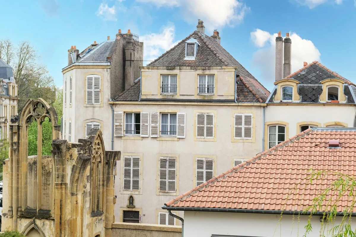 METZ : Marchant à Metz