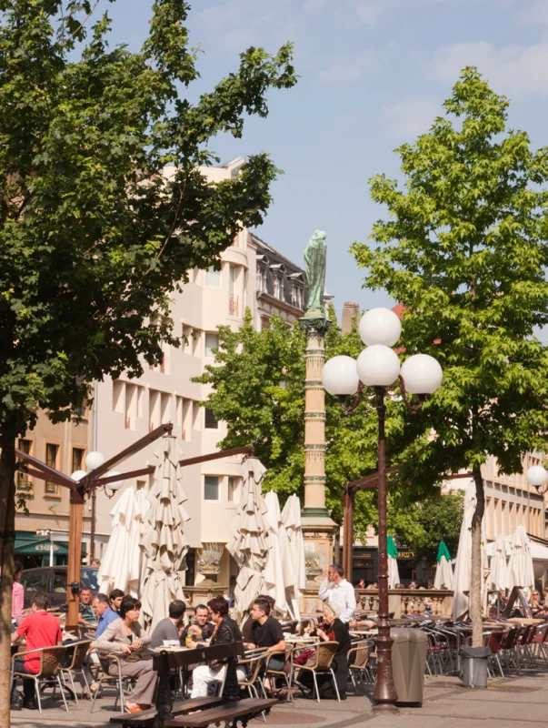 METZ : Marchant à Metz