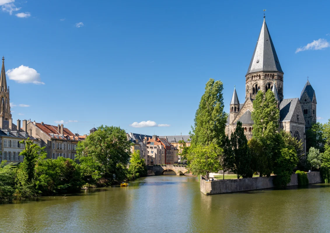 METZ : Marchant à Metz