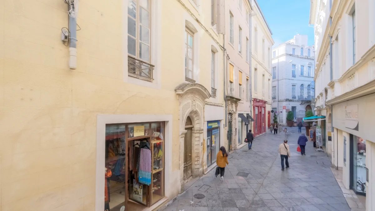 NÎMES : Régale à Nîmes