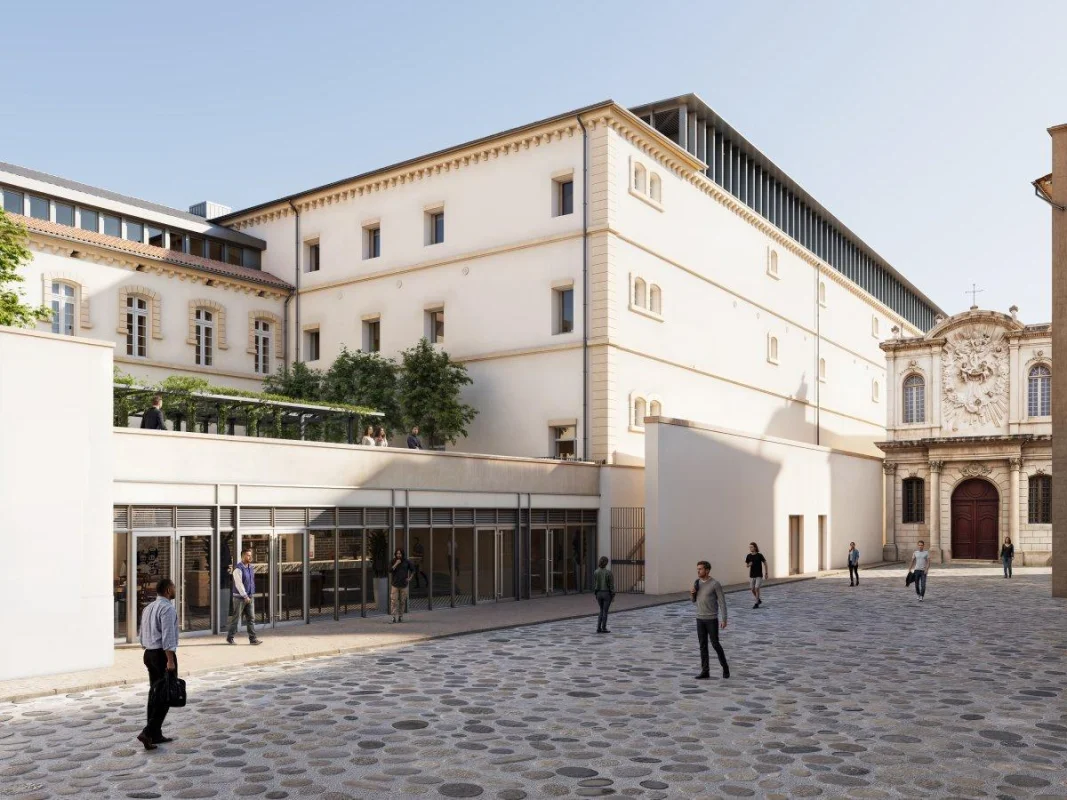 La cour des doms (sud) à Avignon