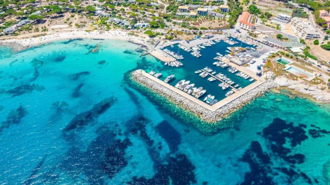 A MARINA à Lumio