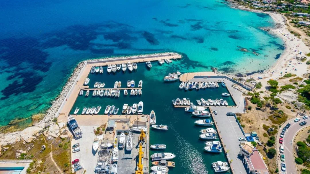 A MARINA à Lumio