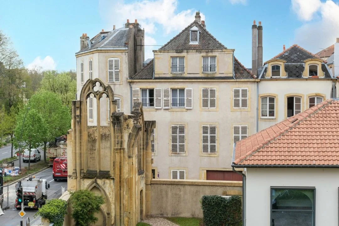 METZ : Marchant à Metz