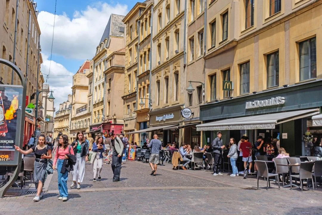 METZ : Marchant à Metz