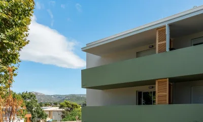 Malana - bât b uli à Marseille
