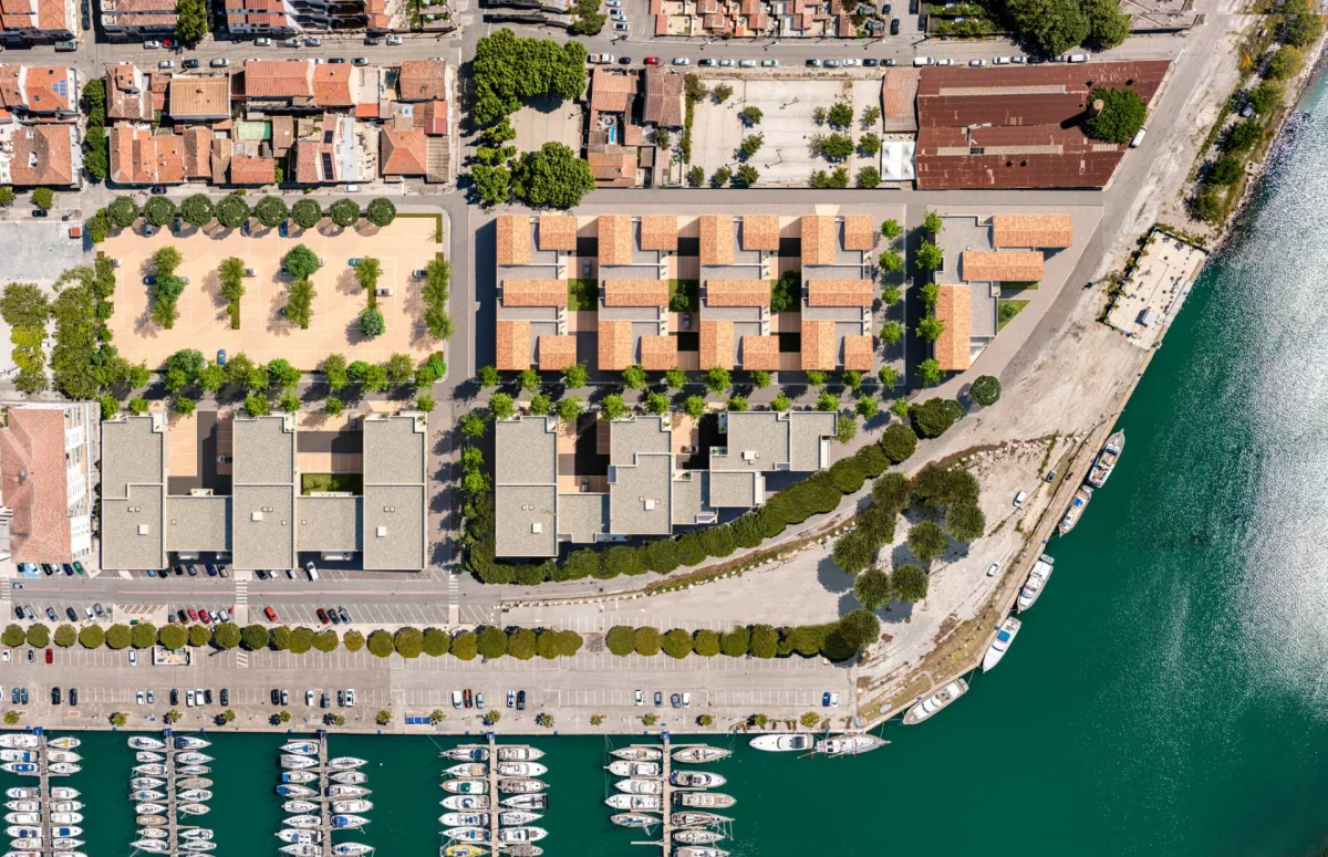 LES VOILES à Port-Saint-Louis-du-Rhône