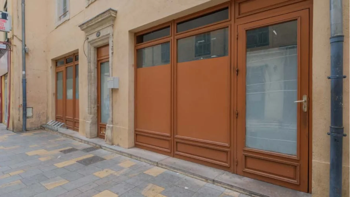 NÎMES : Nationale à Nîmes