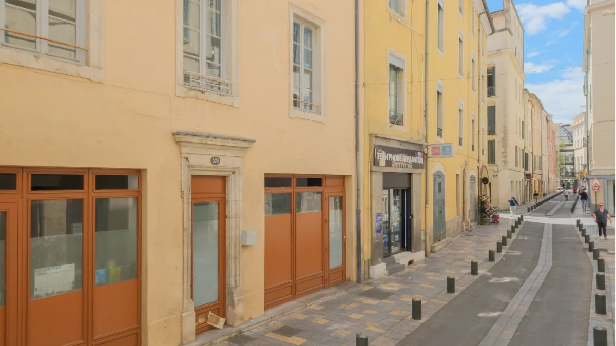 NÎMES : Nationale à Nîmes