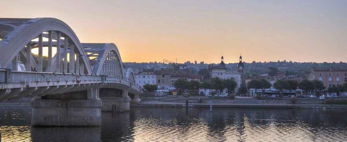 Le 23 Barbes à Neuville-sur-Saône