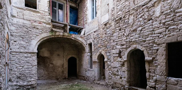 Nîmes : le portail des orangers à Nîmes