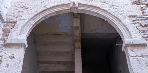 Nîmes : le portail des orangers à Nîmes