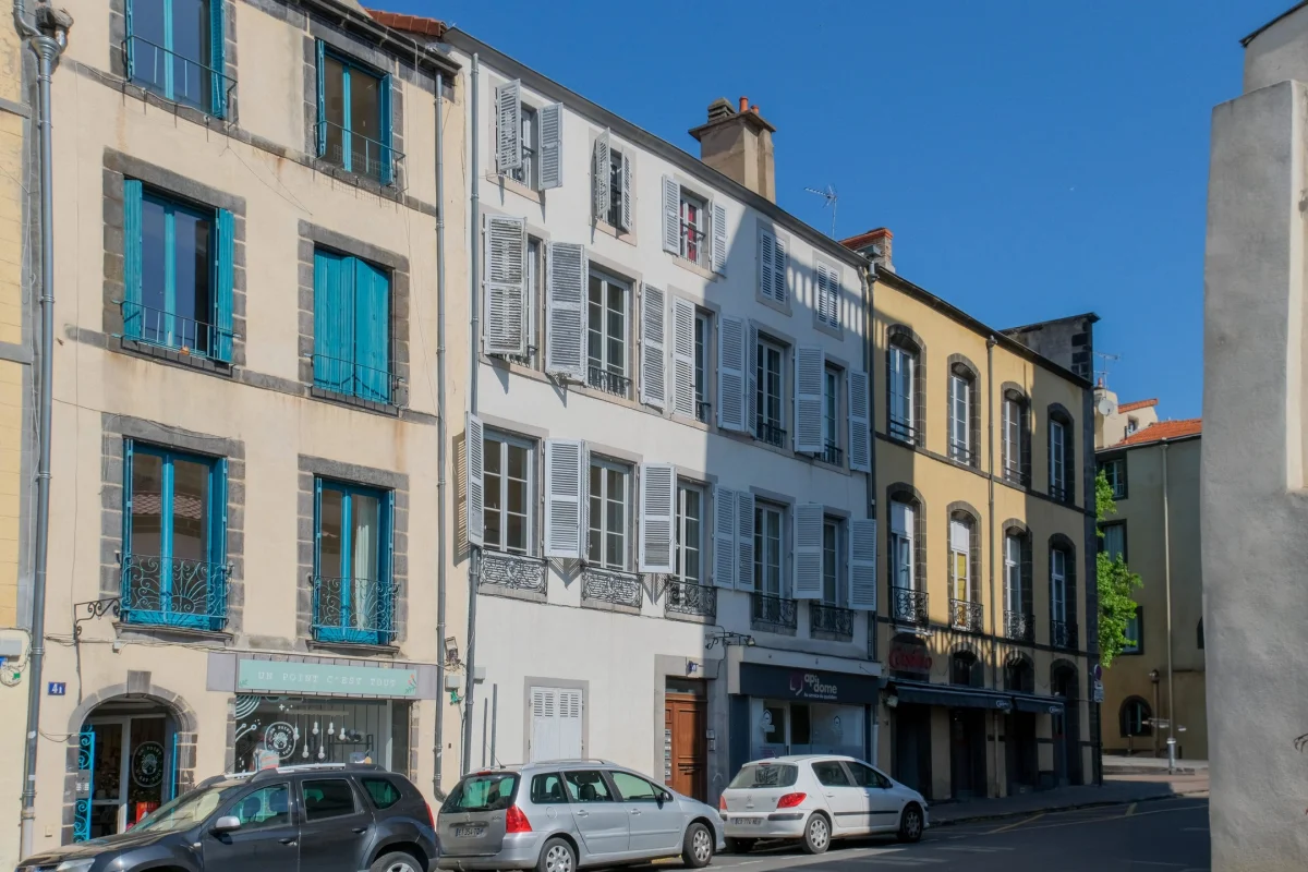 Riom : rue du commerce à Riom