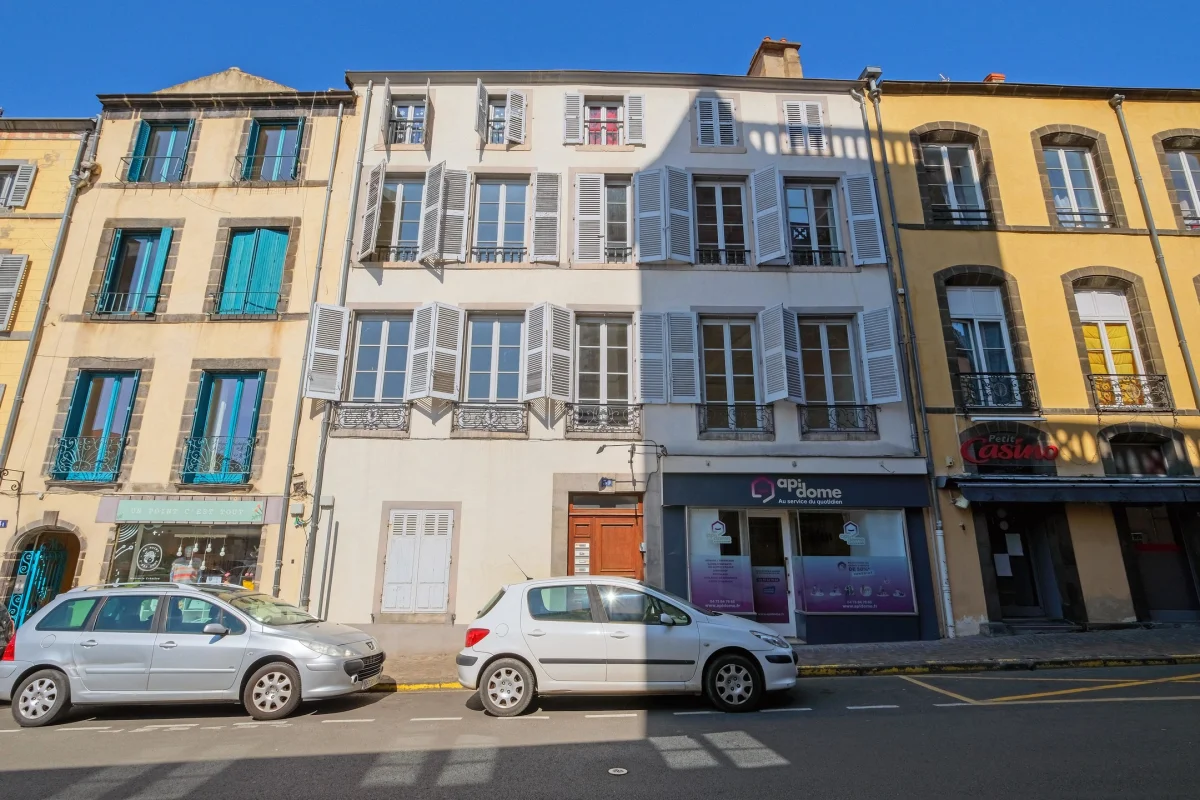 Riom : rue du commerce à Riom