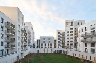 OVATION MAGELLAN à Colombes