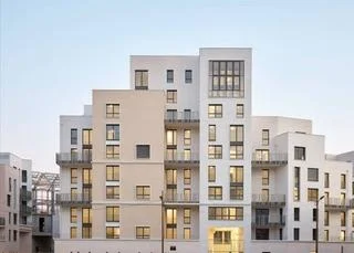 OVATION MAGELLAN à Colombes