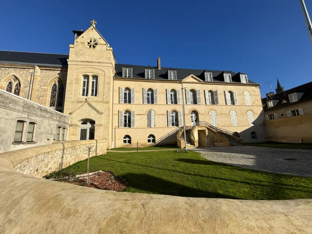 SENLIS, Place Saint Maurice - Résidence Saint-Joseph à Senlis