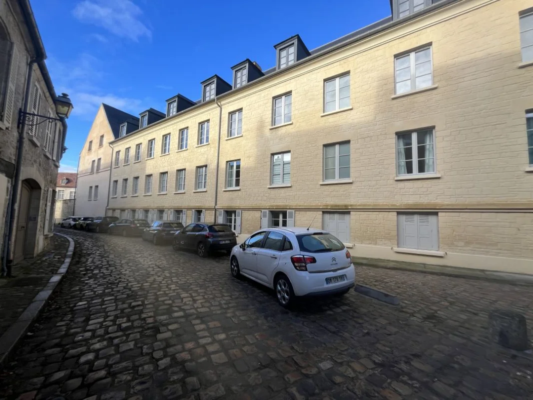 SENLIS, Place Saint Maurice - Résidence Saint-Joseph à Senlis