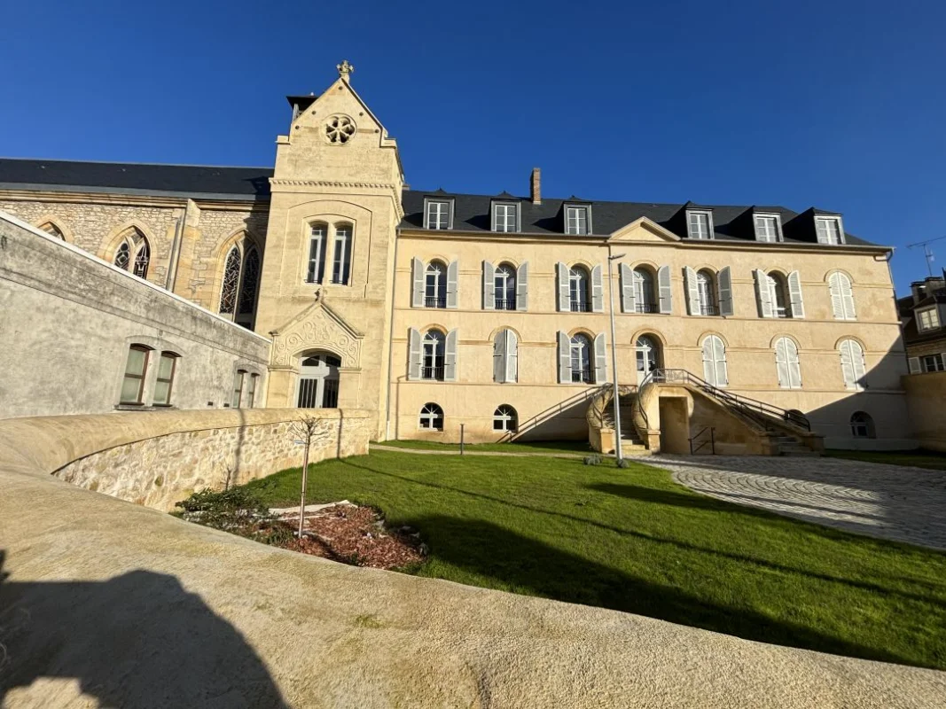 SENLIS, Place Saint Maurice - Résidence Saint-Joseph à Senlis