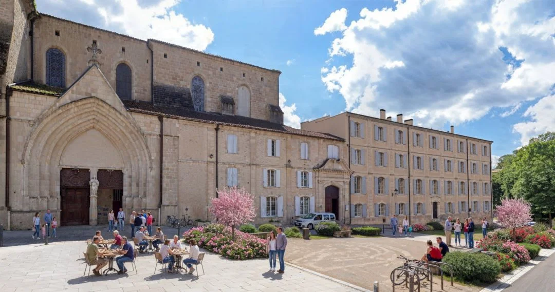 Couvent des Bénédictins à Bagas