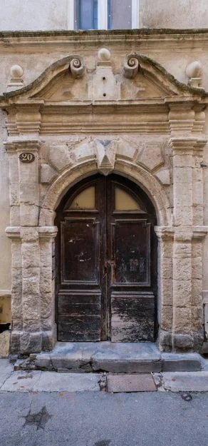 NÎMES : Le Portail des Orangers à Nîmes