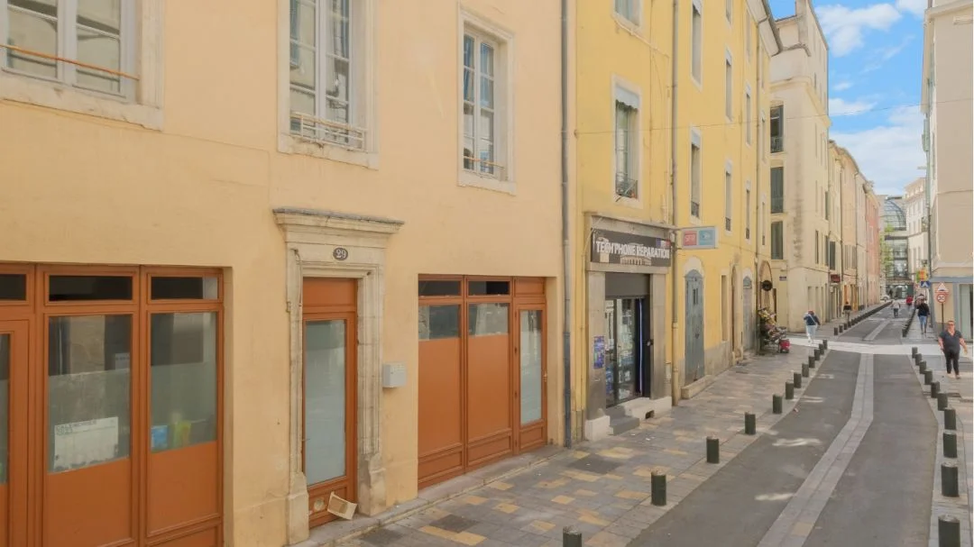 NÎMES : Nationale à Nîmes