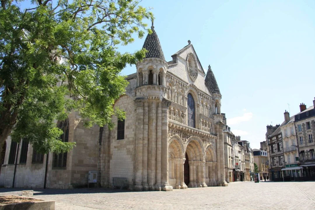 POITIERS : Saint-Louis à Poitiers