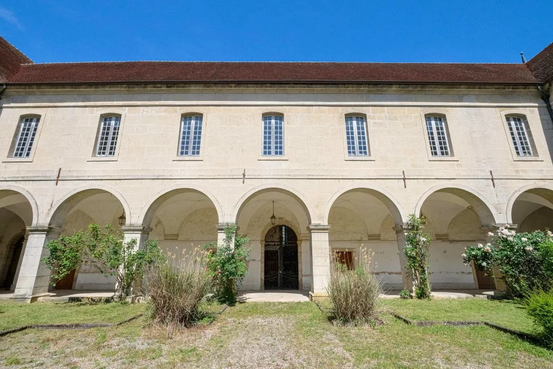 DOLE : Le Cloître des Cordeliers à Dole