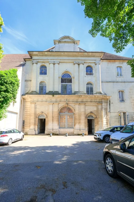 DOLE : Le Cloître des Cordeliers à Dole