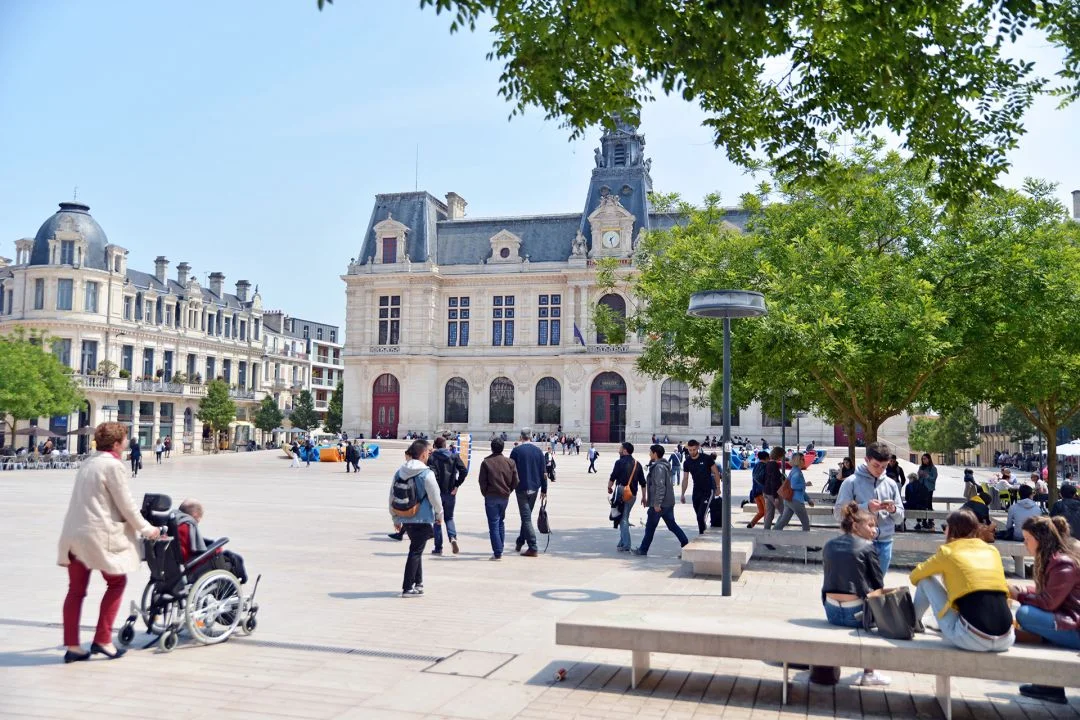 POITIERS-LIGUGÉ : Château de la Mothe à Ligugé
