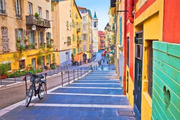 NICE - Gaieté à Nice