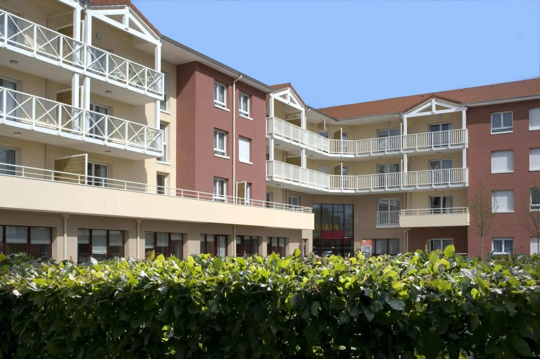 MONTROND LES BAINS - LE PARC SAINT GERMAIN à Montrond-les-Bains