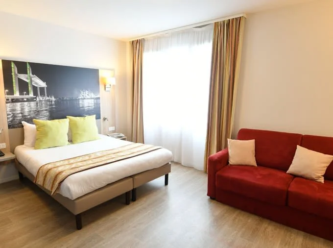 Appart-Hotel Bassins a Flot à BORDEAUX
