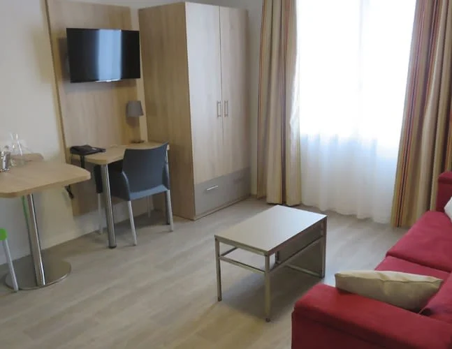 Appart-Hotel Bassins a Flot à BORDEAUX