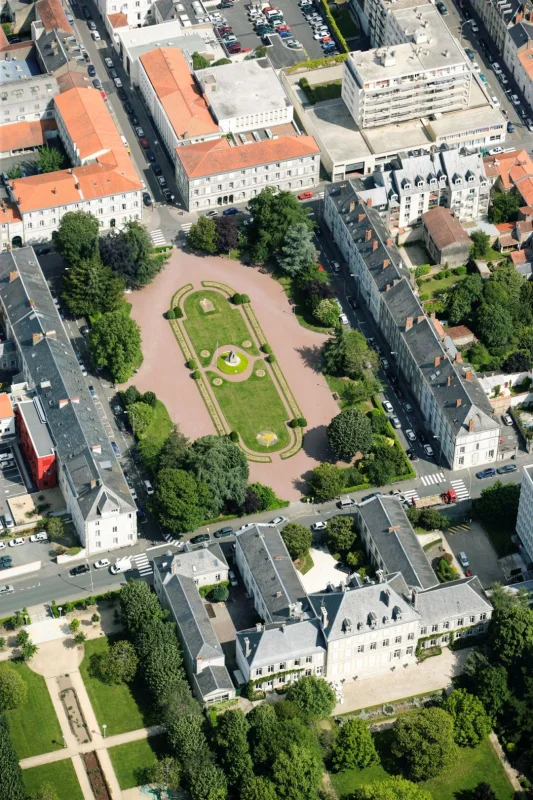COUR 1804 à La Roche-sur-Yon